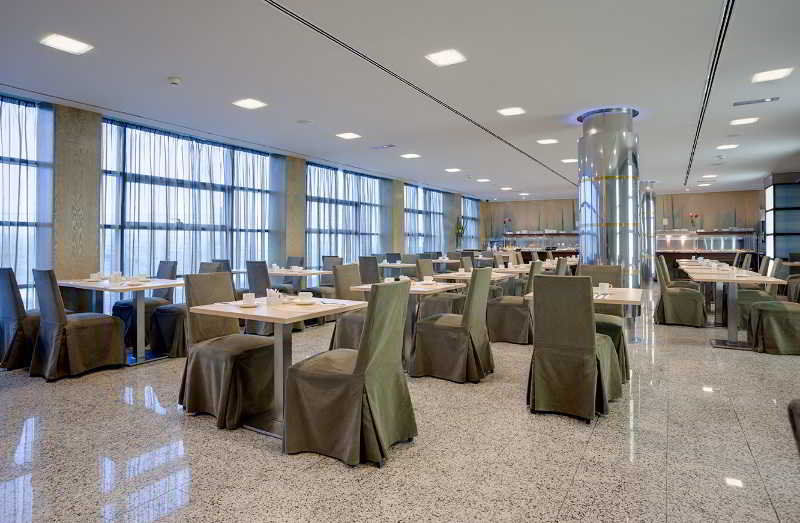 Crowne Plaza Airport 4* Madryt
